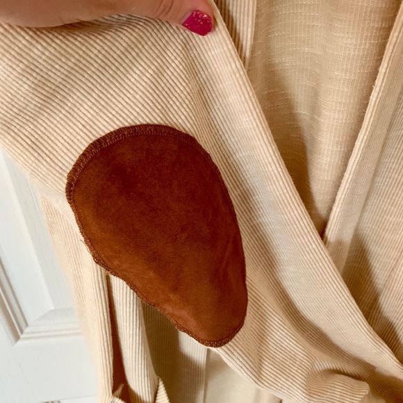 **SOLD** Pulse Boutique Cream Cardigan - Picture 6 of 6